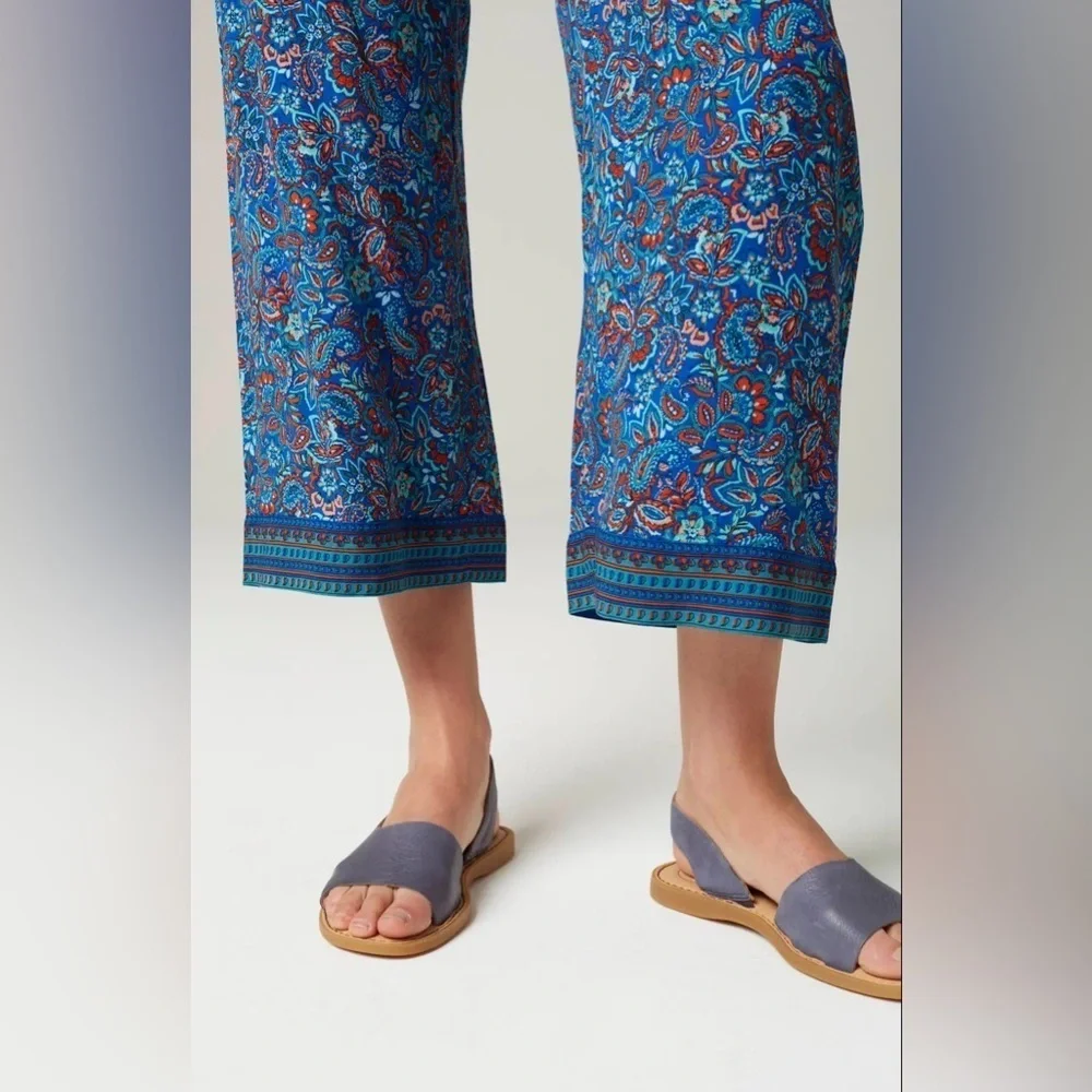 Women’s pants J Jill Silky-Soft Full-Leg Crops small Paisley Floral Beach